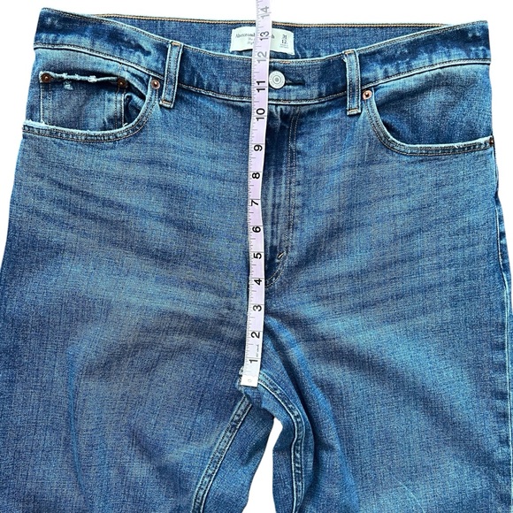 Abercrombie & Fitch - High Rise Mom Jean - Size 31 - Picture 13 of 15
